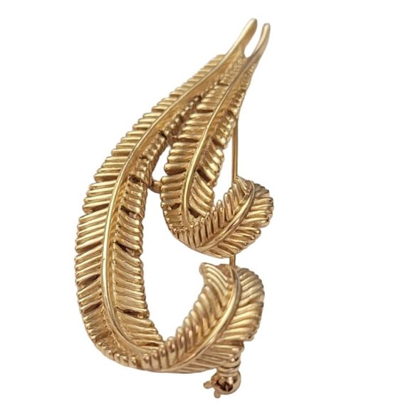 Trifari Crown Over T Gold Tone Chunk Feather Palm Leaves Brooch Pin, Signed E585 - Picture 4 of 11